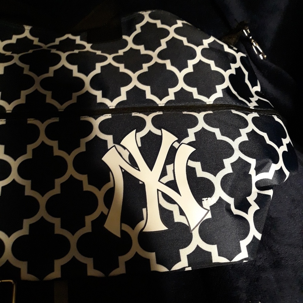 NY Yankees logo tote cooler bag new with tags
